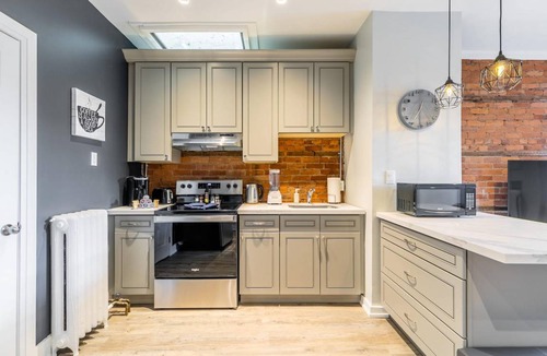 Central Hamilton Apartment | Bright & Upscale 1BR Apt with Netflix - Prime Location!