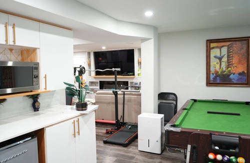 Georgetown House | Bright Walkout Suite | Private Entrance & Parking
