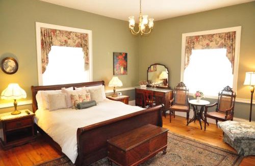 Historic Old Town Bed & Breakfast | Brockamour Manor Bed and Breakfast