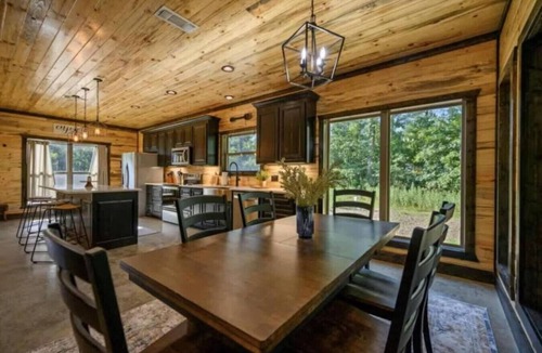 Pickens Cabin | Broken Bow Luxury Cabin, Hot Tub, Ping Pong, Game Room