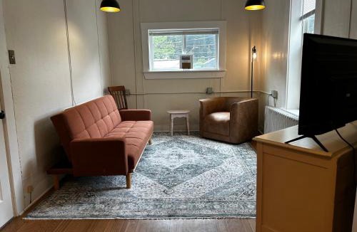 Seward Apartment | Brown & Hawkins Historical Apartments