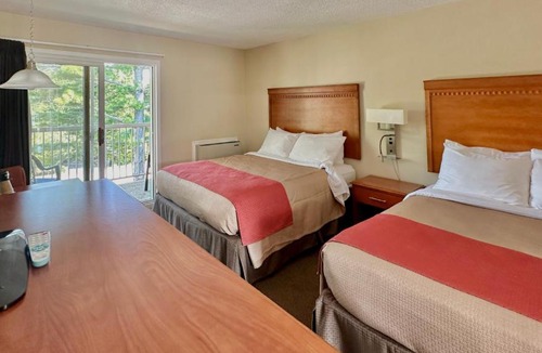 Tobermory Hotel | Bruce Anchor Motel