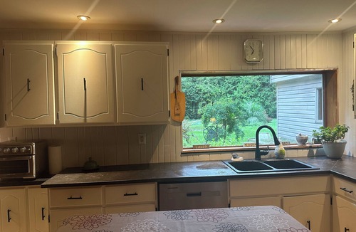 Colpoys Bay Cottage | Bruce Peninsula Forest Cottage- Huge property with hiking trails
