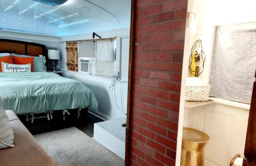 West Monroe House | Bruiser Cozy Riverfront School Bus Pet Friendly