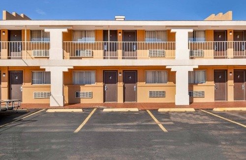 Elk City House | Budget-Friendly Accommodation! FREE Parking, Near National Route 66 Museum