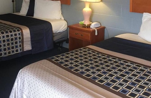 Fairview House | Budget-friendly Accommodation at Knights Inn Fairview! 2 Pet-friendly Units