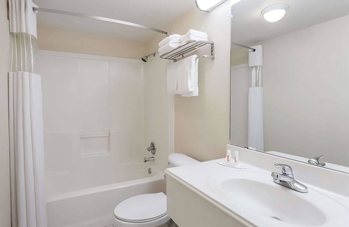 Austin Ave. Hotel | Budget-friendly Accommodation at Knights Inn Franklin Ave Waco! Free Parking