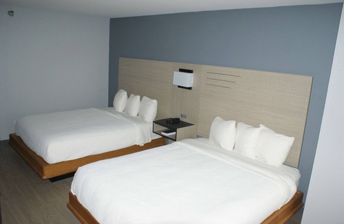 Van Buren Hotel | Budget-friendly Room Perfect for Couple Stay | Complimentary Breakfast