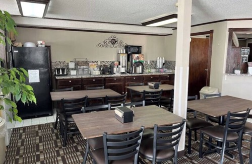 Lexington Hotel | Budget-friendly Stay Near Restaurants and Local Attractions + Free Parking