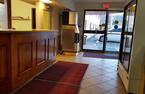 Gibson Hotel | Budget Inn 2000