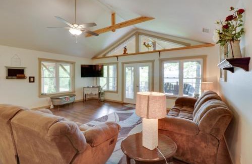Mountain View House | 'Bullfrog Bluff' Mountain View Cabin w/Deck!