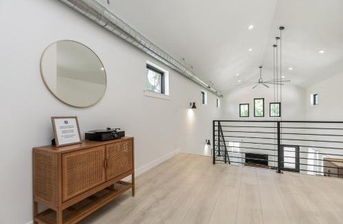 Cedar Rapids House | Burnett Cottage - OG