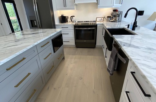 Grand Bend House | Burwell Hideaway Nordic Spa *HOT TUB * Sauna* Pool Table * Fireplace *