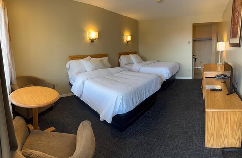 Little Current Hotel | Hawberry Motel