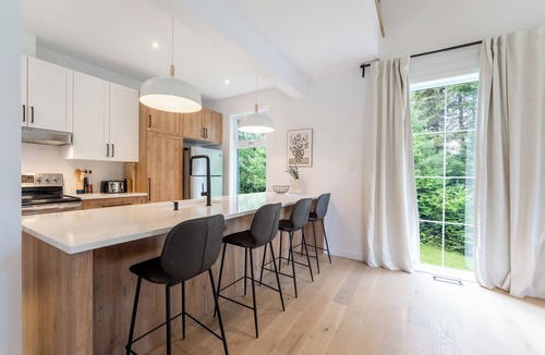 Matawinie Regional County Municipality Ski Chalet | Le Tracy | 4Season Spa | AC | BBQ | Arcade | Workdesk | Large Yard | Firepit