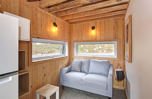 Sainte-Marguerite-du-Lac-Masson Ski Chalet | Glamping in the comfort of a mini chalet