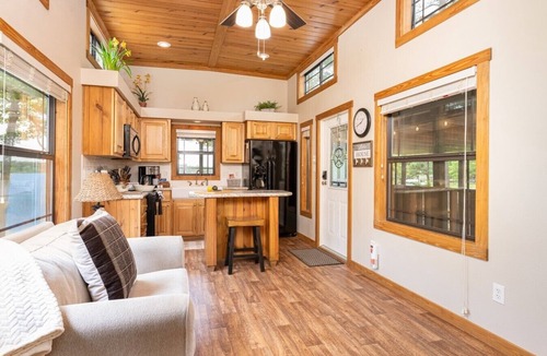 Hemphill House | Cabin 11 · Waterfront Tiny Home with Amazing Views, King Bed, Deck,