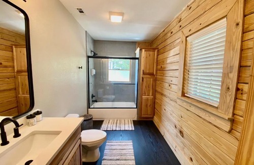 Emory House | Cabin at Chitt's Creek