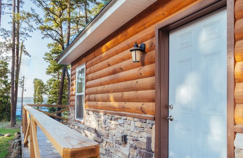 Royal Cabin | Cabin C at Safe Harbor Brady Mountain on Lake Ouachita!