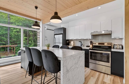 La Conception Ski Chalet | Cabin Retreat & Spa | La Cozy Creek Cabin