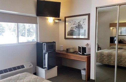 Calabogie Hotel | Calabogie Motor Inn