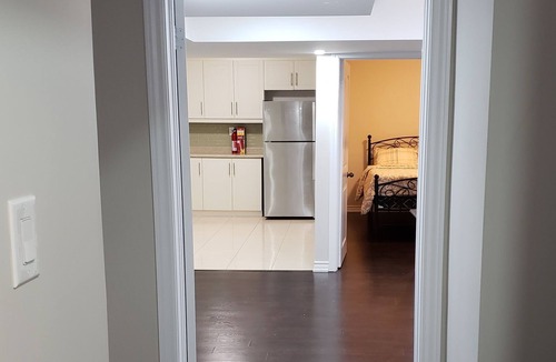 Mount Pleasant House | California Room 2 Clean Basement Apartment With Side Entrace