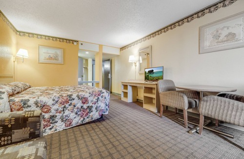 Amarillo Hotel | Camelot INN