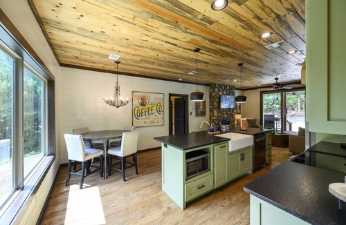 Broken Bow Cabin | Camp Canoe|Breathtaking Views|Sleeps 11 POOL