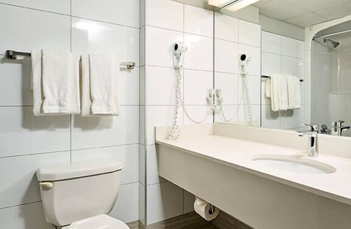 Regent Hotel | Canad Inns Destination Centre Club Regent Casino Hotel
