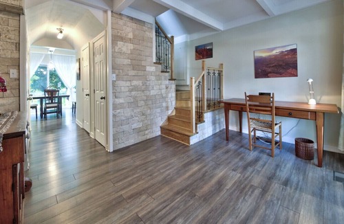 Dorval Ski Chalet | CAPE COD COTTAGE NEAR A LAKE
