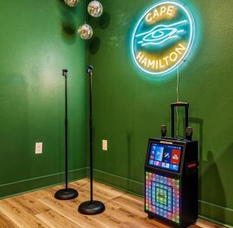 Mid America House | Cape Hamilton | Game Room, Hot Tub, Lakefront