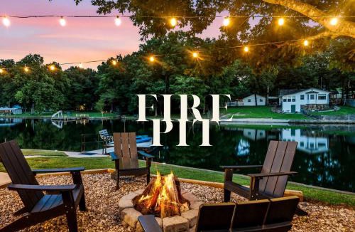 Mid America House | Cape Hamilton | Game Room, Hot Tub, Lakefront