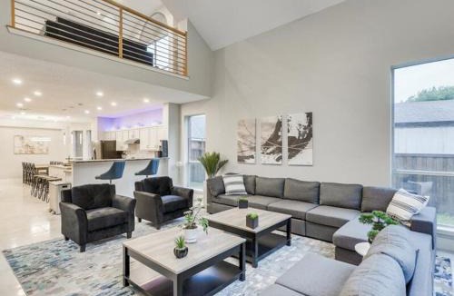 Mesquite House | Captivating 6BR 3BA Holiday Home with Pool & Fire Pit