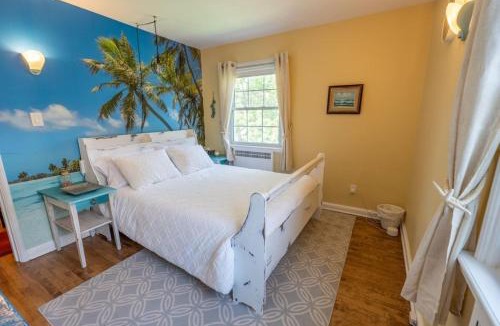 Cornwall House | Cardinal Inn Beach Room