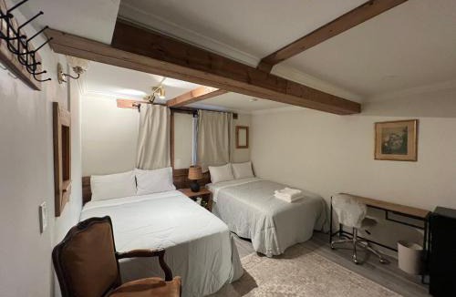 Cabbagetown House | Carlton House