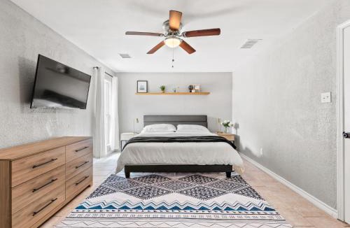 Bedford House | Casa Chilluxe Pool Retreat Near FIFA