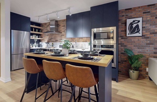 Leslieville Hotel | Casa Hotels: Elegant 2BR Suite in Leslieville