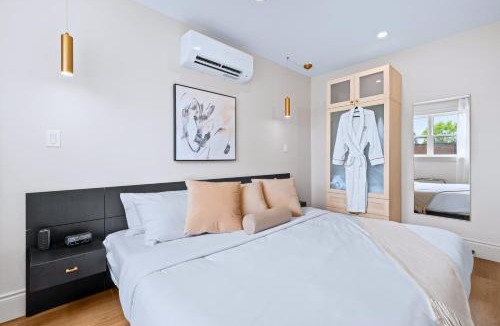 Riverdale Hotel | Casa Hotels Gerrard Modern Downtown Suite