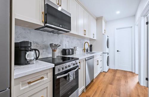 Riverdale Hotel | Casa Hotels Gerrard Modern Downtown Suite