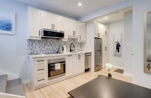 Leslieville Apartment | Casa Hotels | Stylish Suite with Private Patio