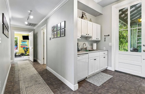 Covington House | Casa Verde ~ Secluded & Peaceful property, 2 minutes from downtown Covington.