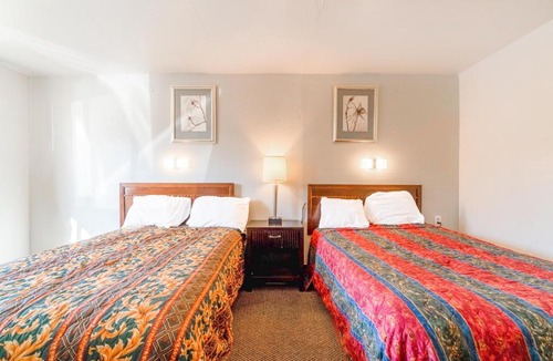 Chickasha Hotel | Castle Inn & Suites By OYO Chickasha