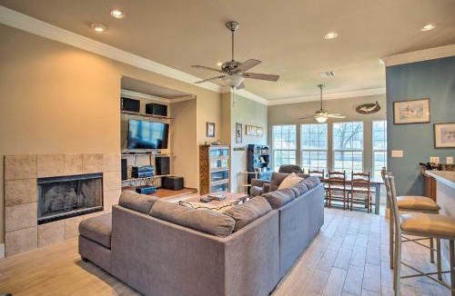 Mabank House | Cedar Creek Reservoir Home with Deck and Fire Pit!