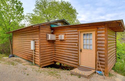 Davis House | 'Cedar Falls Cabin 5': 1/2 Mile to Turner Falls