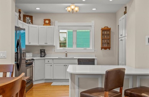Cedar Falls House | Cedar Falls Gem: Vintage Home With Modern Comforts Near Historic Downtown!