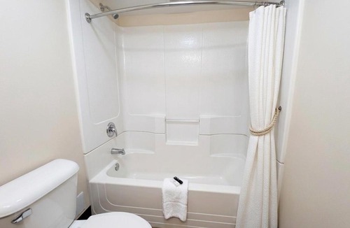 Lloydminster Hotel | Cedar Inn