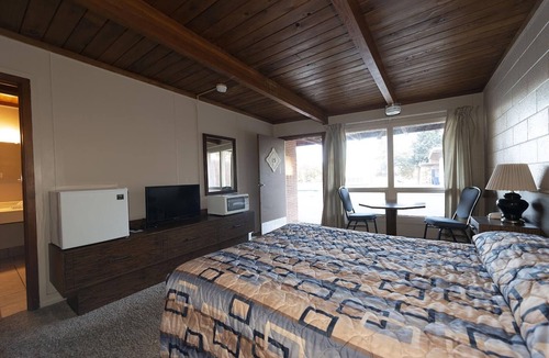 McCook Hotel | Cedar Inn