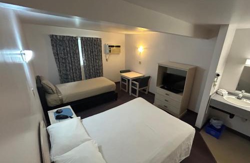 Sauble Beach Hotel | Centennial Motel