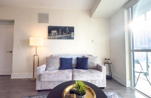 Toronto Entertainment District Apartment | Central City Suites with Free Parking