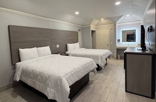 Houston Hotel | Central Houston Stop w/Parking | Willowbrook Mall, Sam Houston Race Park Nearby